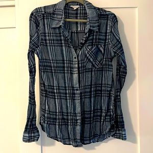 Gauze type sheer material, this blouse is so beautiful and light weight.